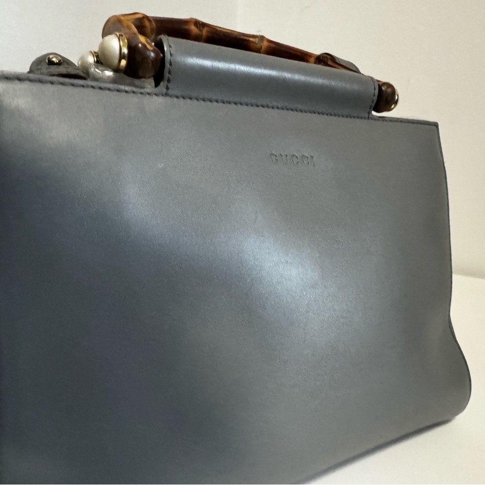 Preowned Gucci Gray Leather Satchel with Bamboo Handle and crossbody strap - Picture 4 of 12
